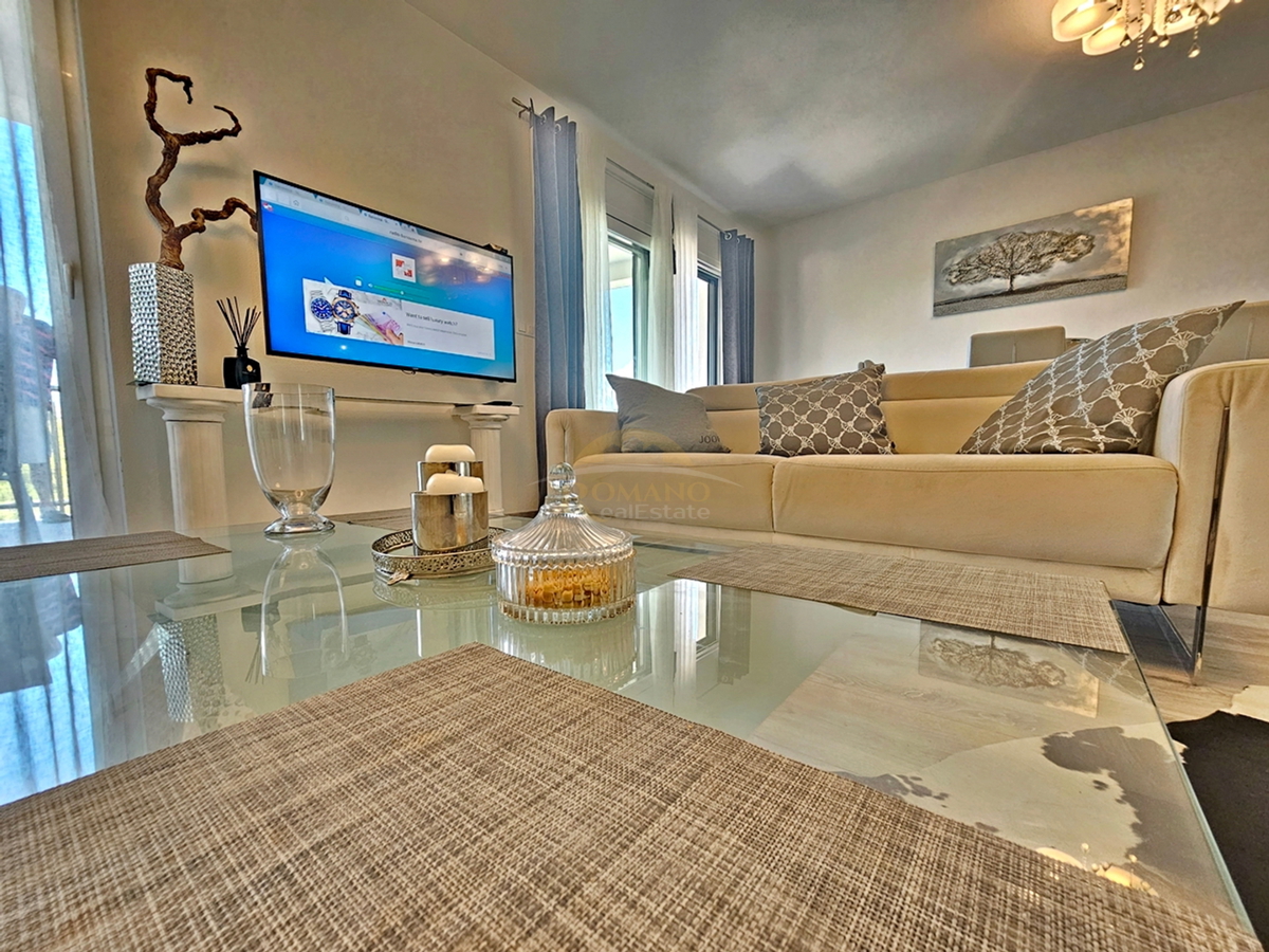 Luksuzna hiša na Čiovu - Mastrinka s 3 apartmaji in odprtim pogledom na morje